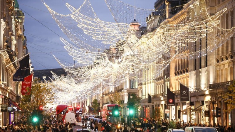全球最大规模圣诞灯在伦敦点亮了